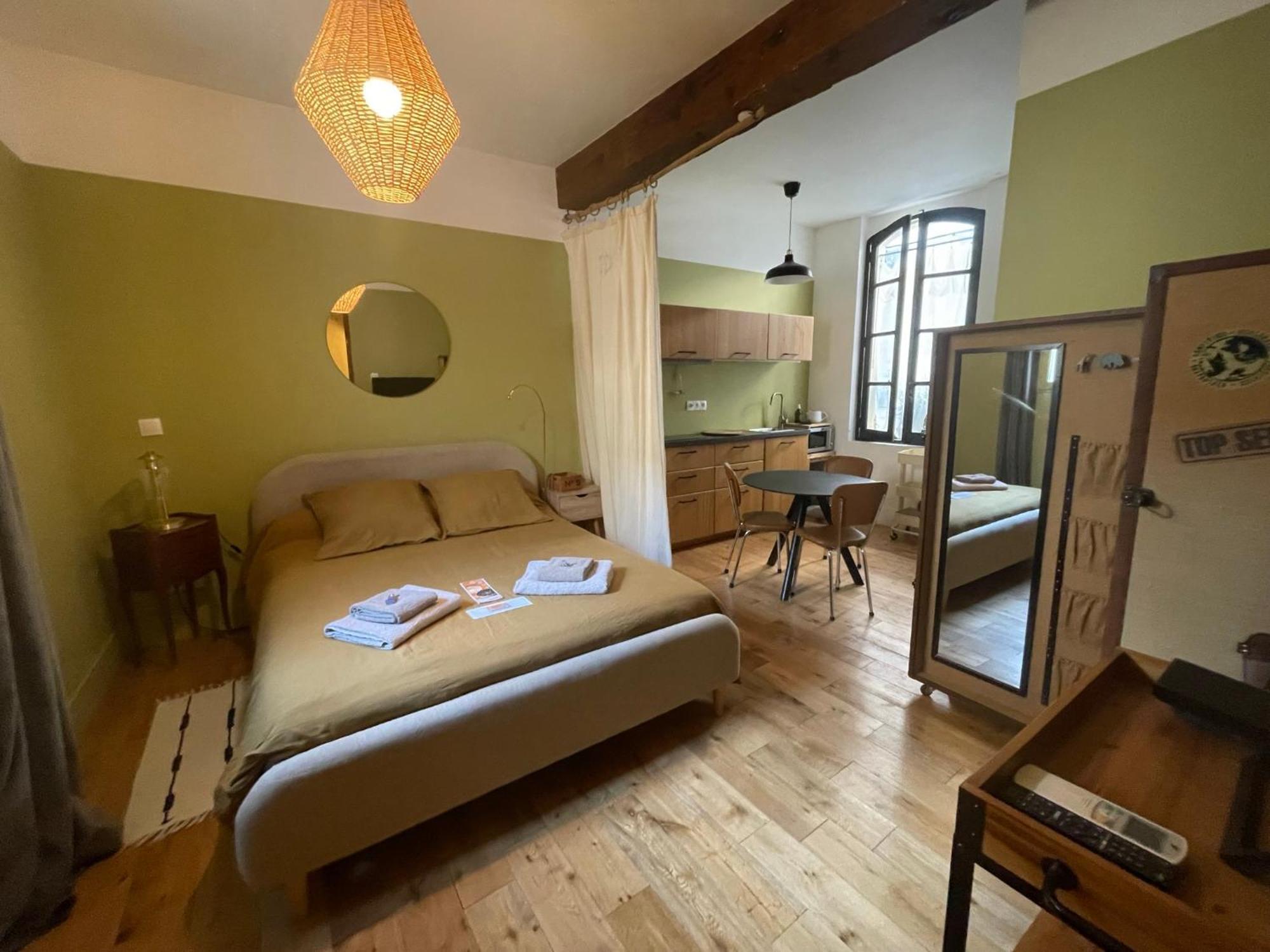 Studio De Charme A La Roquette Арль Экстерьер фото